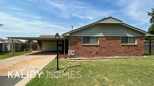 702 Amity Ln Photo 1