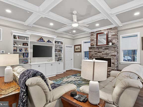 4th image of 14730 Locust Ct