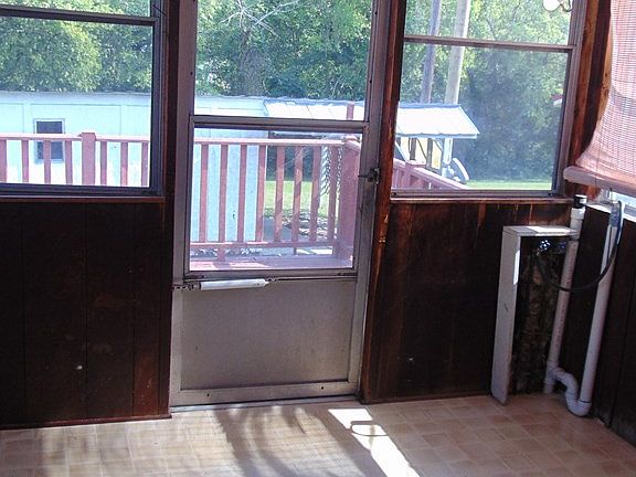 5th image of 207 Chalmers St