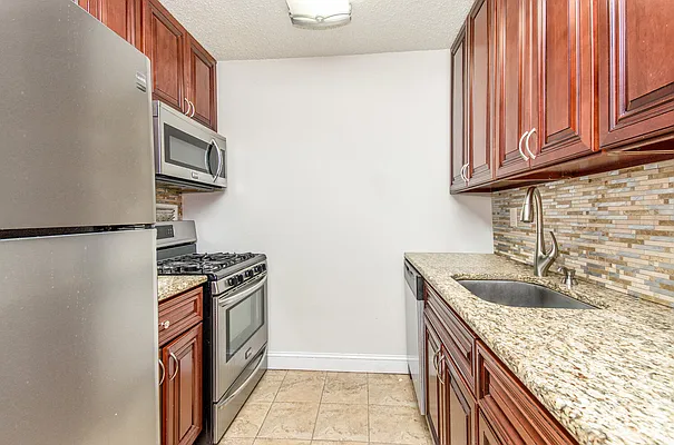 Rented by Re/Max In The City | media 3