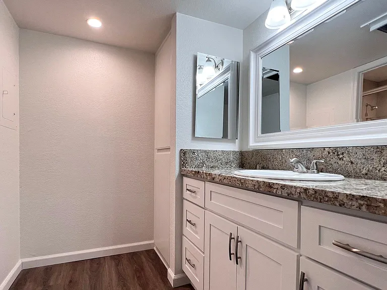134 S Western Ave #20 — Photo 12