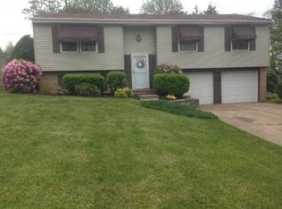 203 Woodhaven Dr, Bridgeville, PA 15017