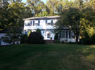 17 Forest Way, Morris Plains, NJ 07950