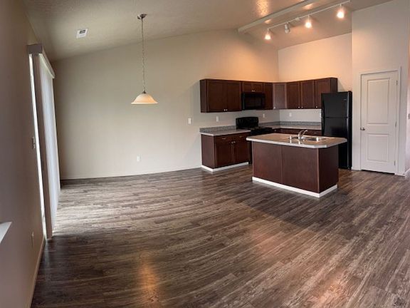 4th image of 18021-18023 E Shannon Ave