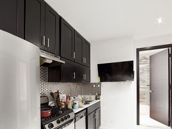 3rd image of 7 W 108th St APT 3D