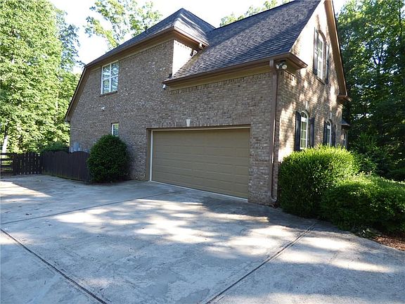 2nd image of 819 Harmony Dr