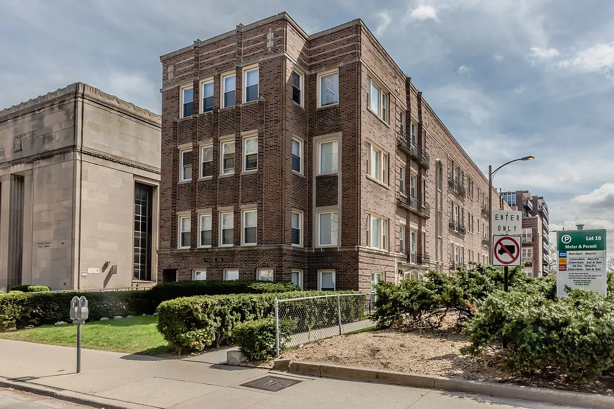 Building Photo - 921 Lake St