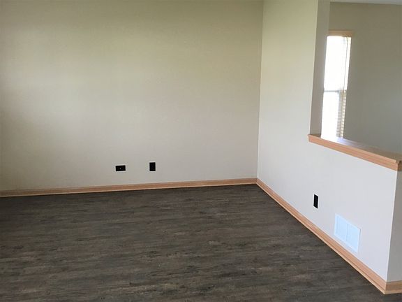 3rd image of 1006 N Hearthstone St