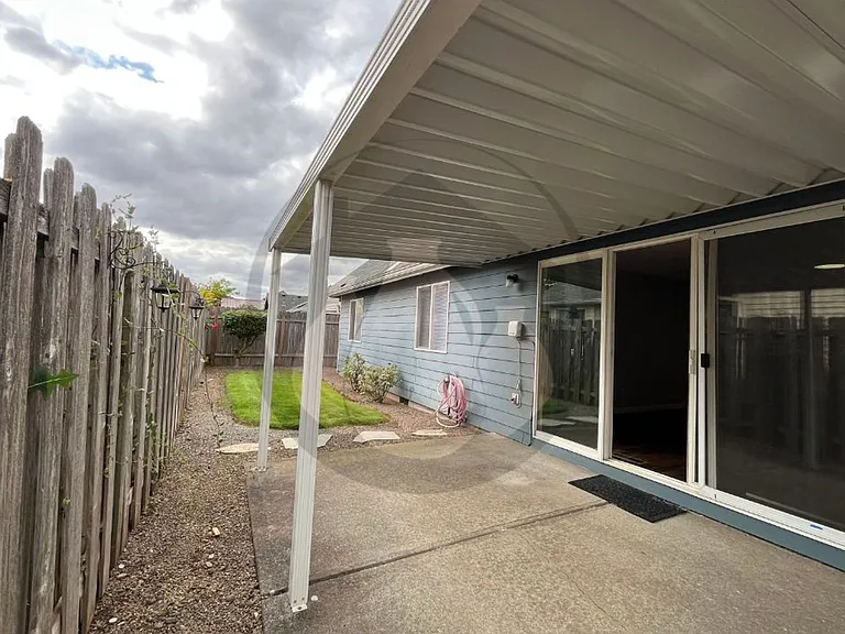 2465 Connemara Ct SE — Photo 11