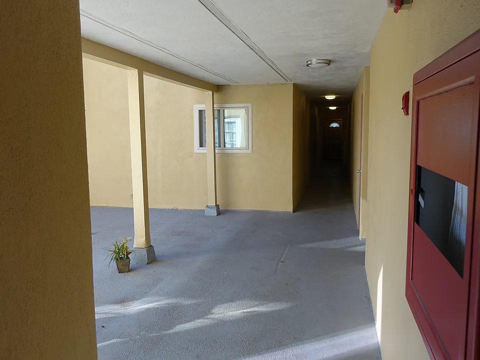 Building Photo 5