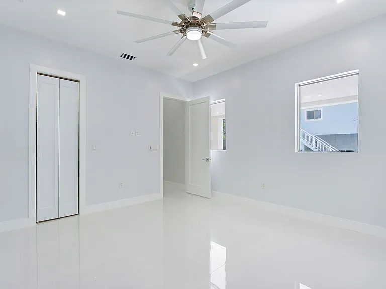 Downstairs Bedroom (bedroom 1)