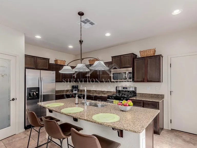 4467 E Remington Dr — Photo 6