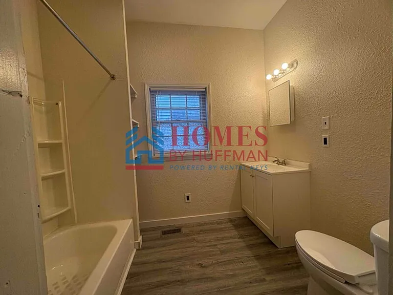 1310 W Delaware St — Photo 20