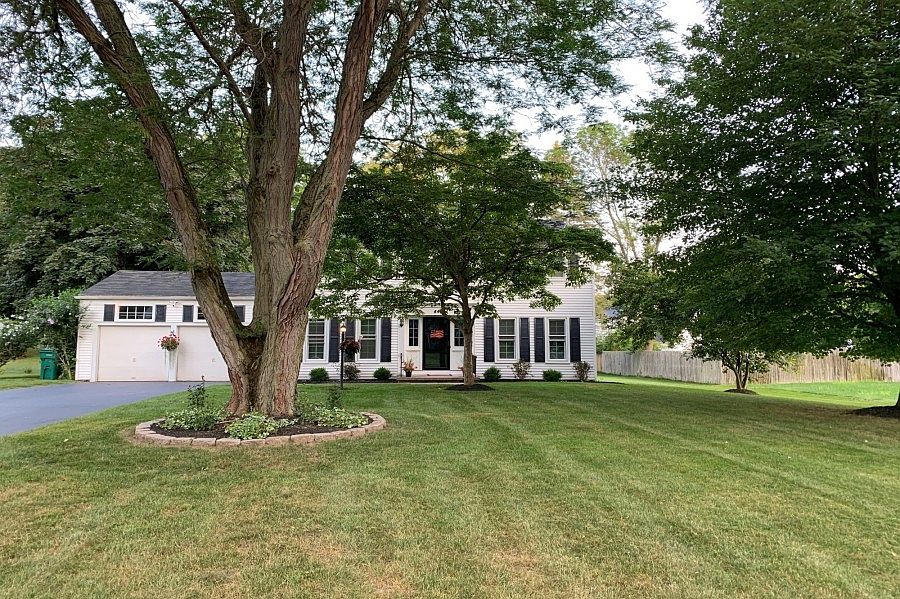 1st image of 44 Parkridge Dr