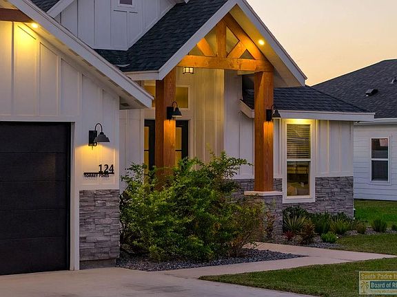 3rd image of 124 Torrey Pines Rd