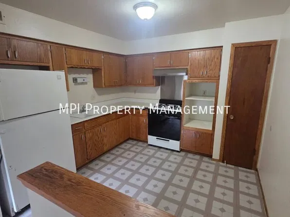 6600 N 77th St APT 6, Milwaukee, WI 53223