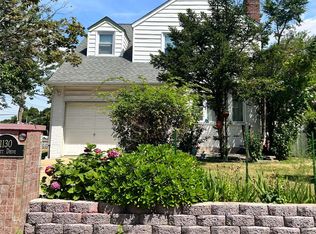 1130 Scott Dr, Valley Stream, NY 11580