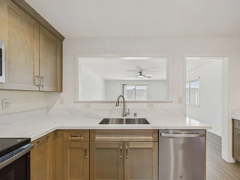 442 Fontanelle Dr — Photo 9