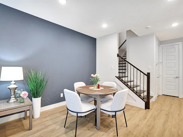 119 E 43rd St #B — Photo 13