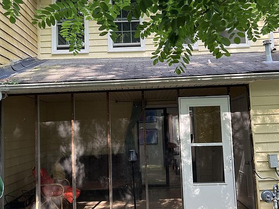 4th image of 1691 York Dr