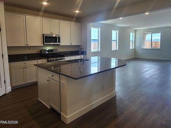 5th image of 711 Daylily Ln
