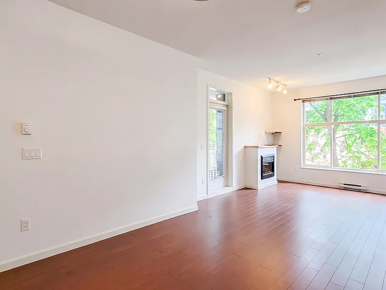 2477 Kelly Ave #213 — Photo 7