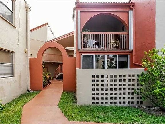 4th image of 10257 NW 9th Street Cir APT 101