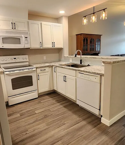 2220 W Woodin Ave #105 — Photo 4