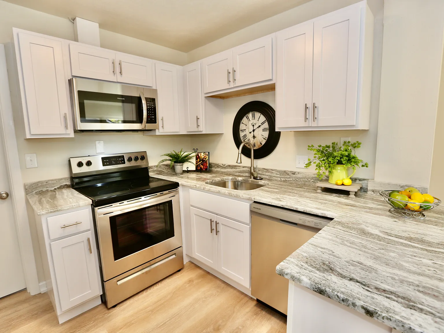 1 bed, 650 sqft, $1,325 — Photo 4