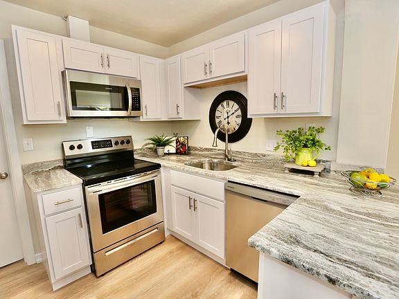 4th image of 1217 Cloncurry Rd Unit 3