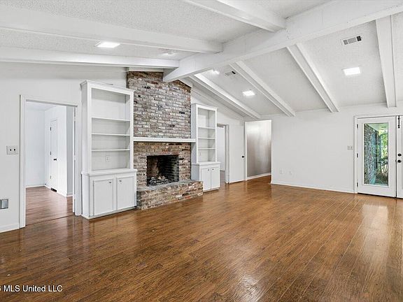 5th image of 300 Whippoorwill Rd