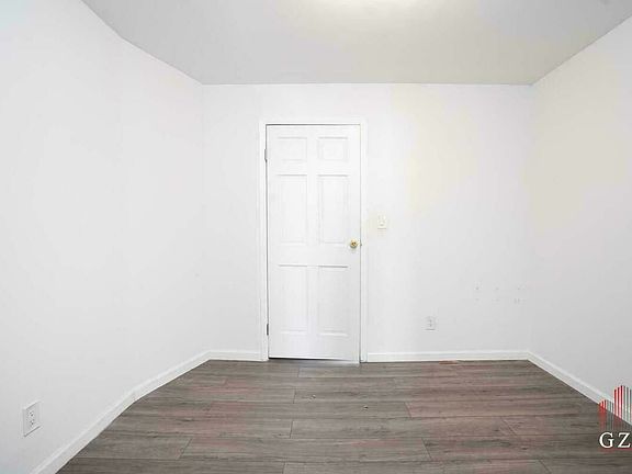 4th image of 422 E 117th St