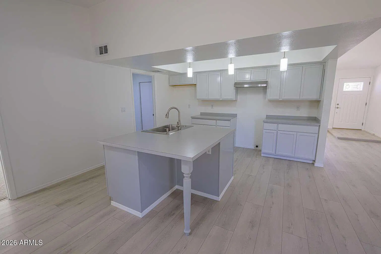4 bed, 3.0 bath, 2071 sqft, $2,800 — Photo 3