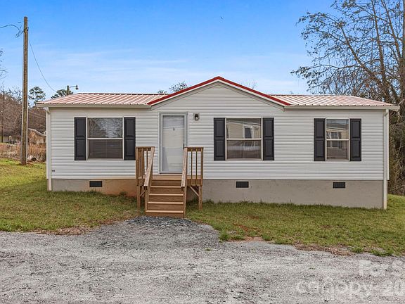 2nd image of 376 Puzzle Creek Rd