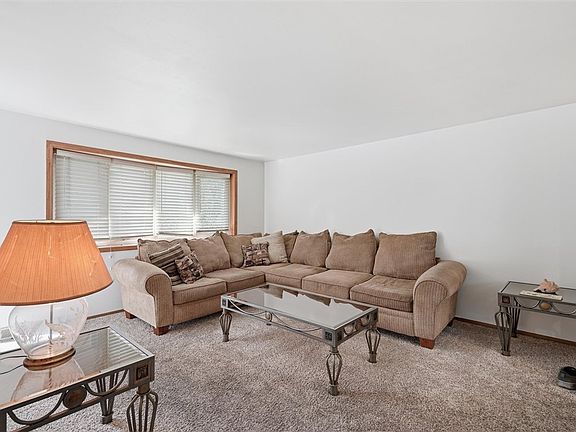 4th image of 954 Ellen Dr