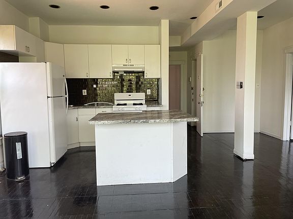 3rd image of 5129 S Drexel Ave #3