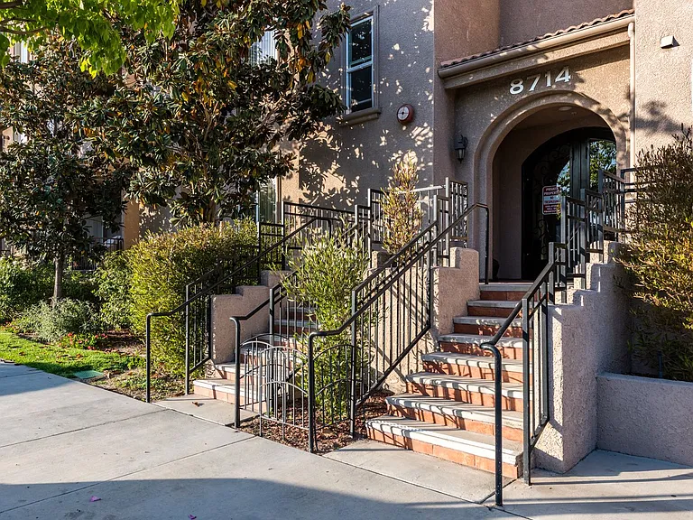 Glenoaks Villas — Photo 67