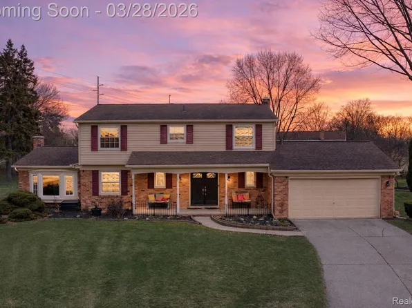 41862 Baintree Cir, Northville, MI 48168