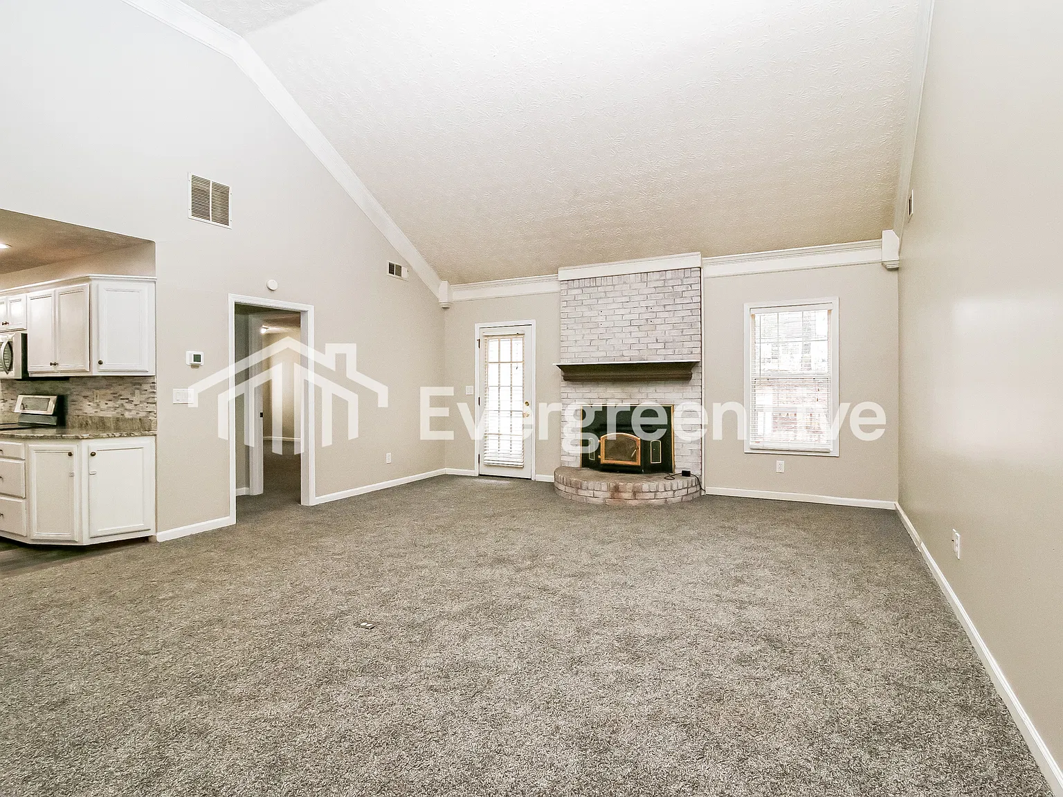 3 bed, 2.0 bath, 2138 sqft, $2,145 — Photo 2