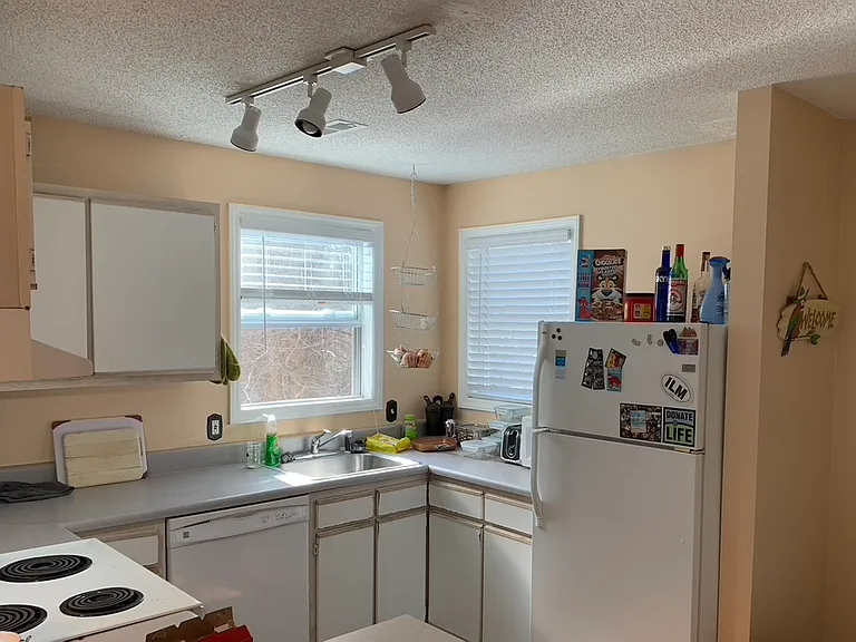 1130 Carlton Ave #203 — Photo 3