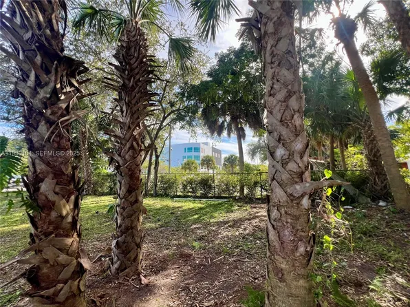 633 NW 14th Ter, Fort Lauderdale, FL 33311