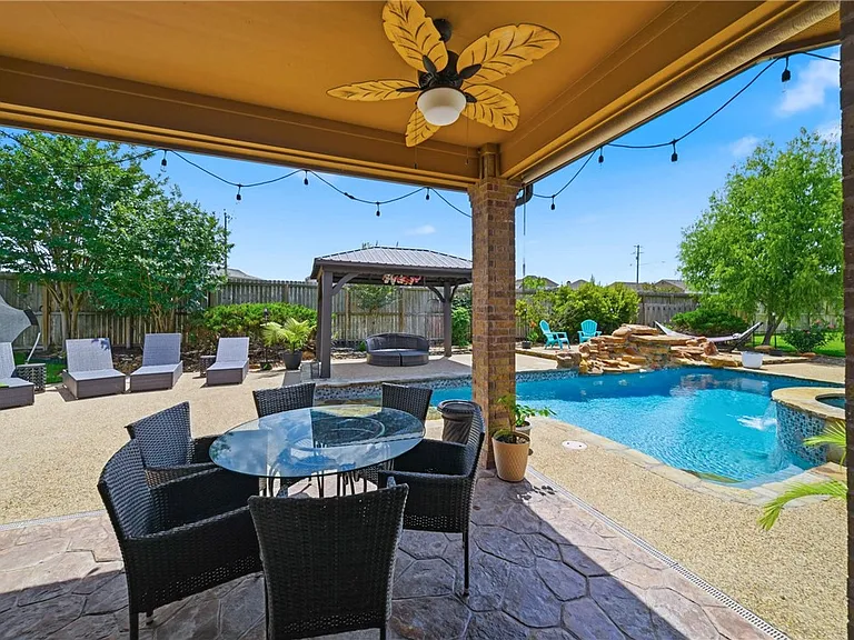 2404 Lancaster Ct — Photo 26