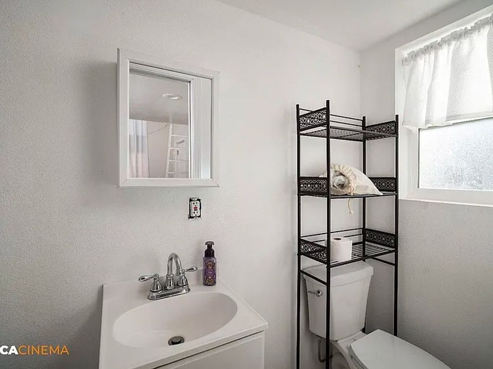 2nd image of 812 Johnnie St #B