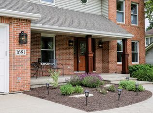 1681 Fox Trail Dr, Batavia, IL 60510