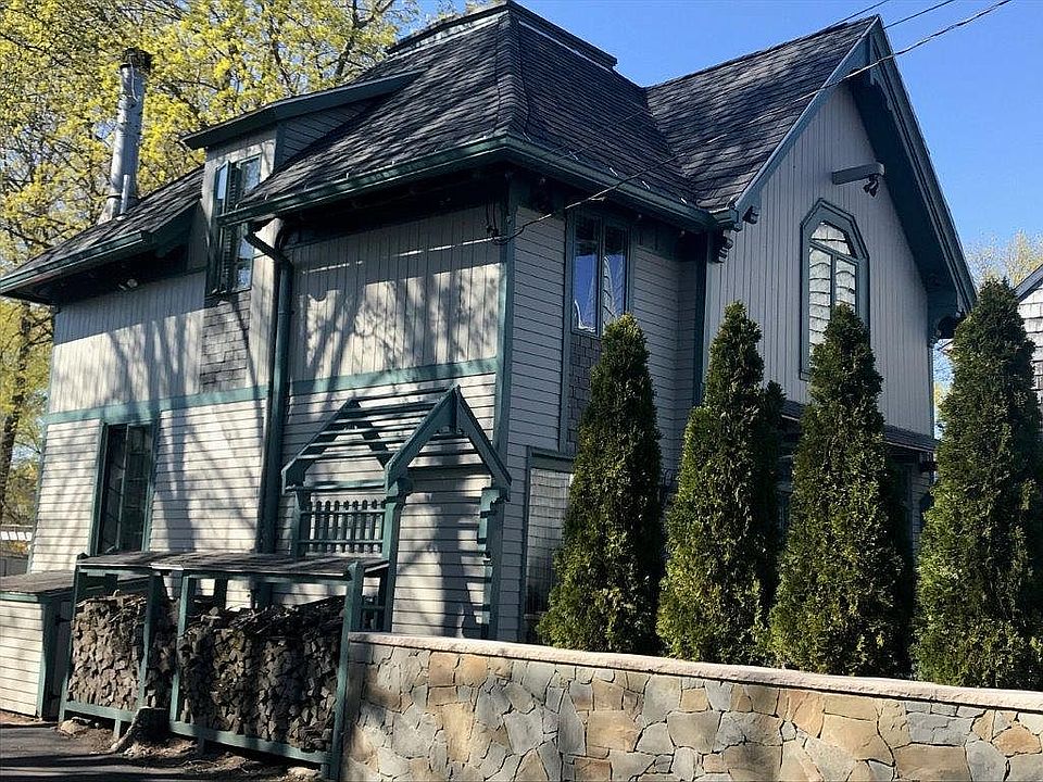 2nd image of 52 Bromfield St