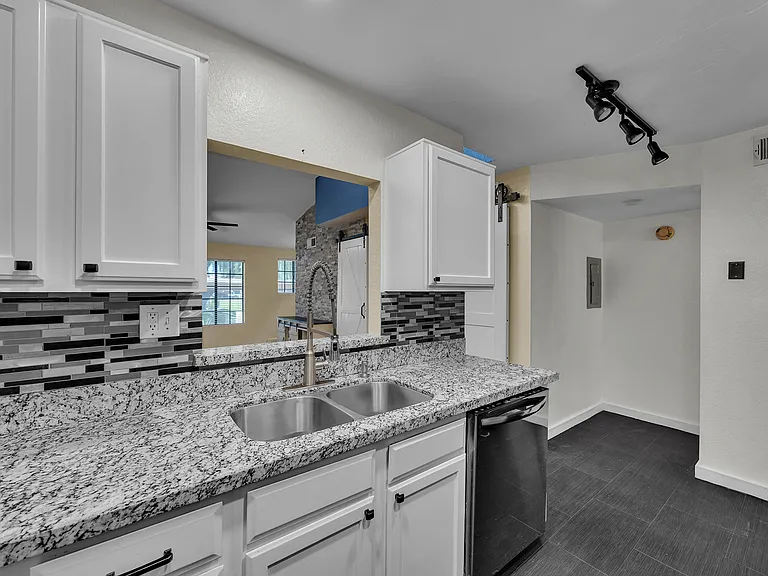 8625 E Belleview Pl — Photo 5
