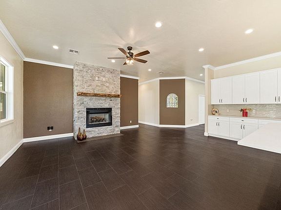 3rd image of 100 Greenbriar Cir