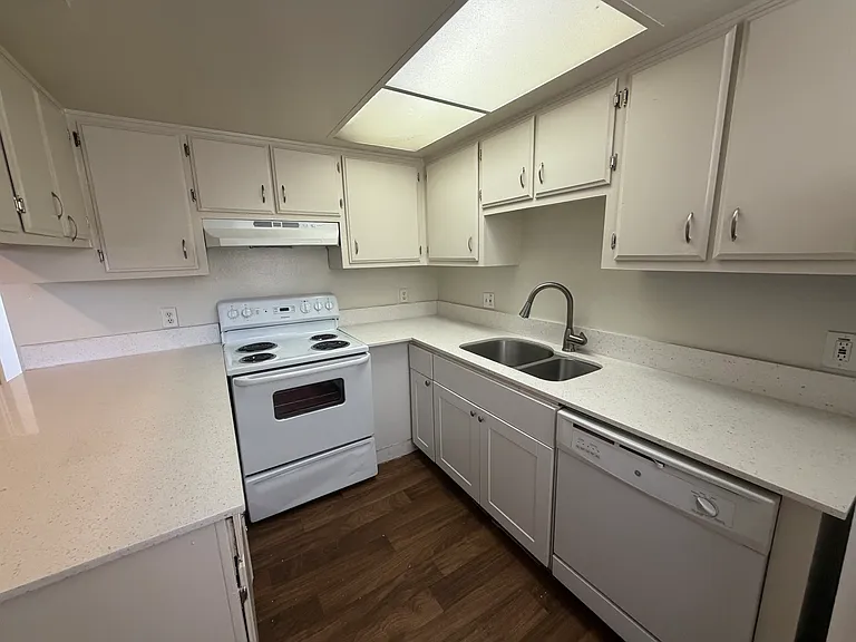 3205 E Earll Dr #8 — Photo 6