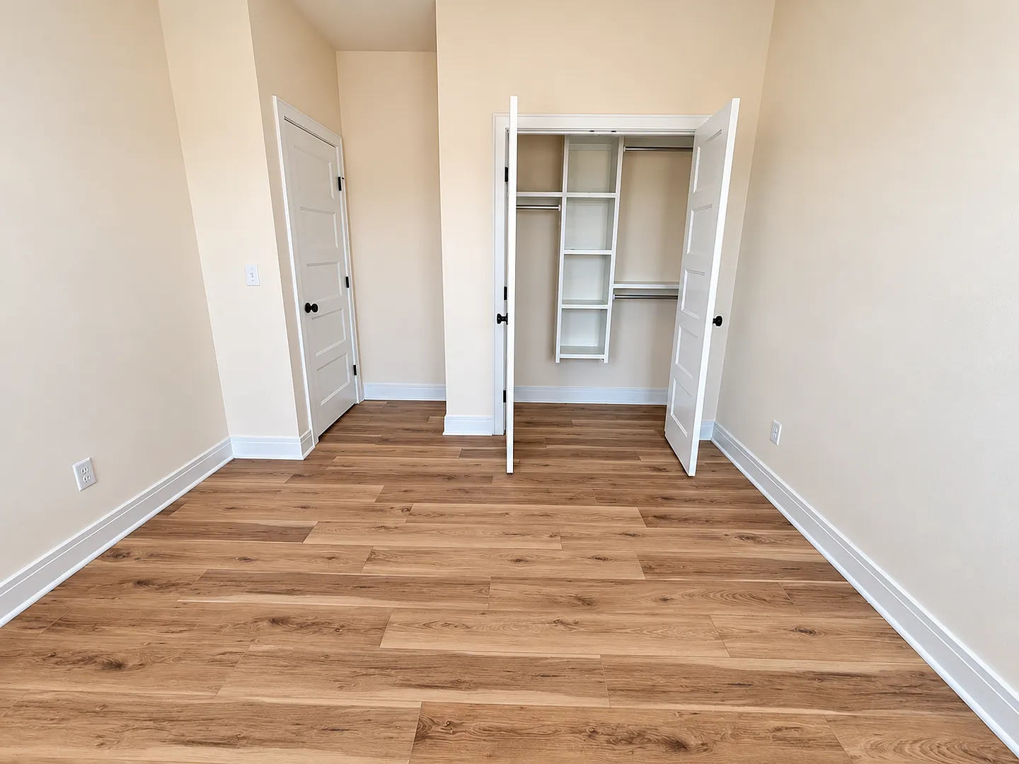 5309 Rolly - Unit 100/200 — Photo 4