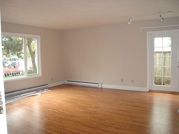 Downstairs Unit Livingroom